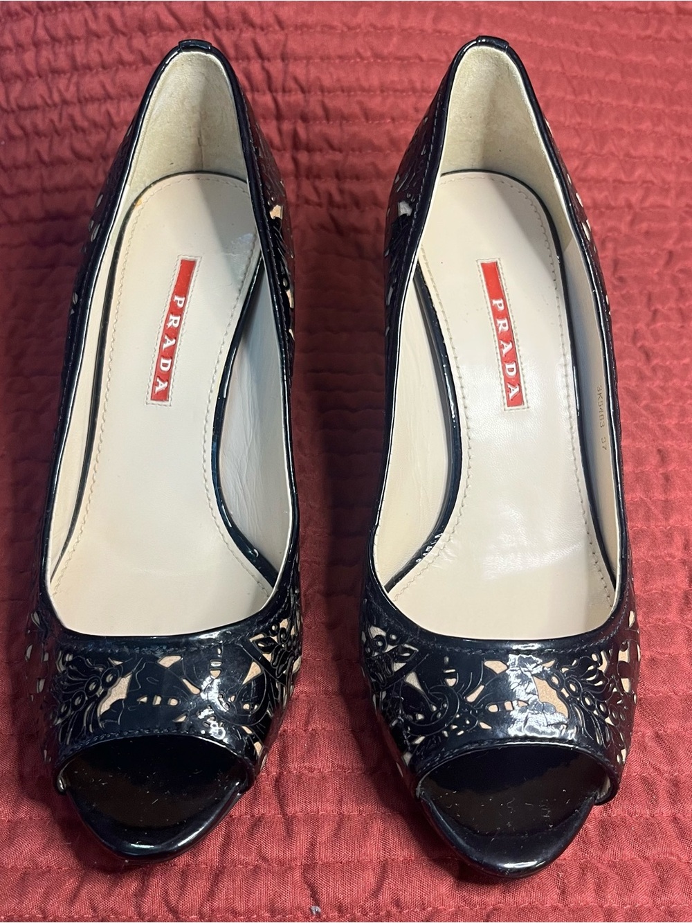 Prada Black Floral Laser-Cut Patent Leather Peep-Toe Pumps Size 37/US 7